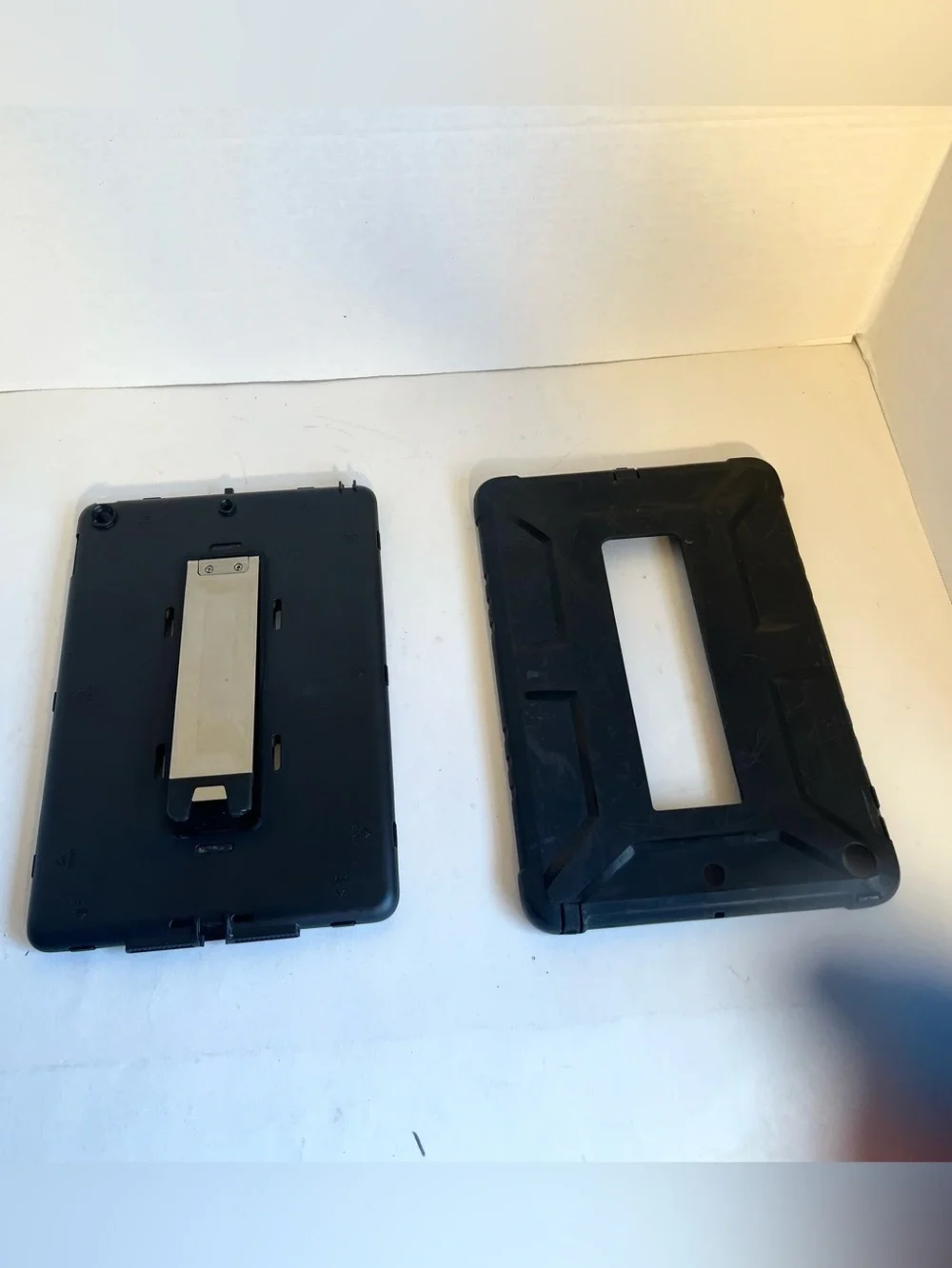 3-Piece Black Tablet/Mini IPAD Case w/Screen Protector & Kickstand (Great Cdtn)